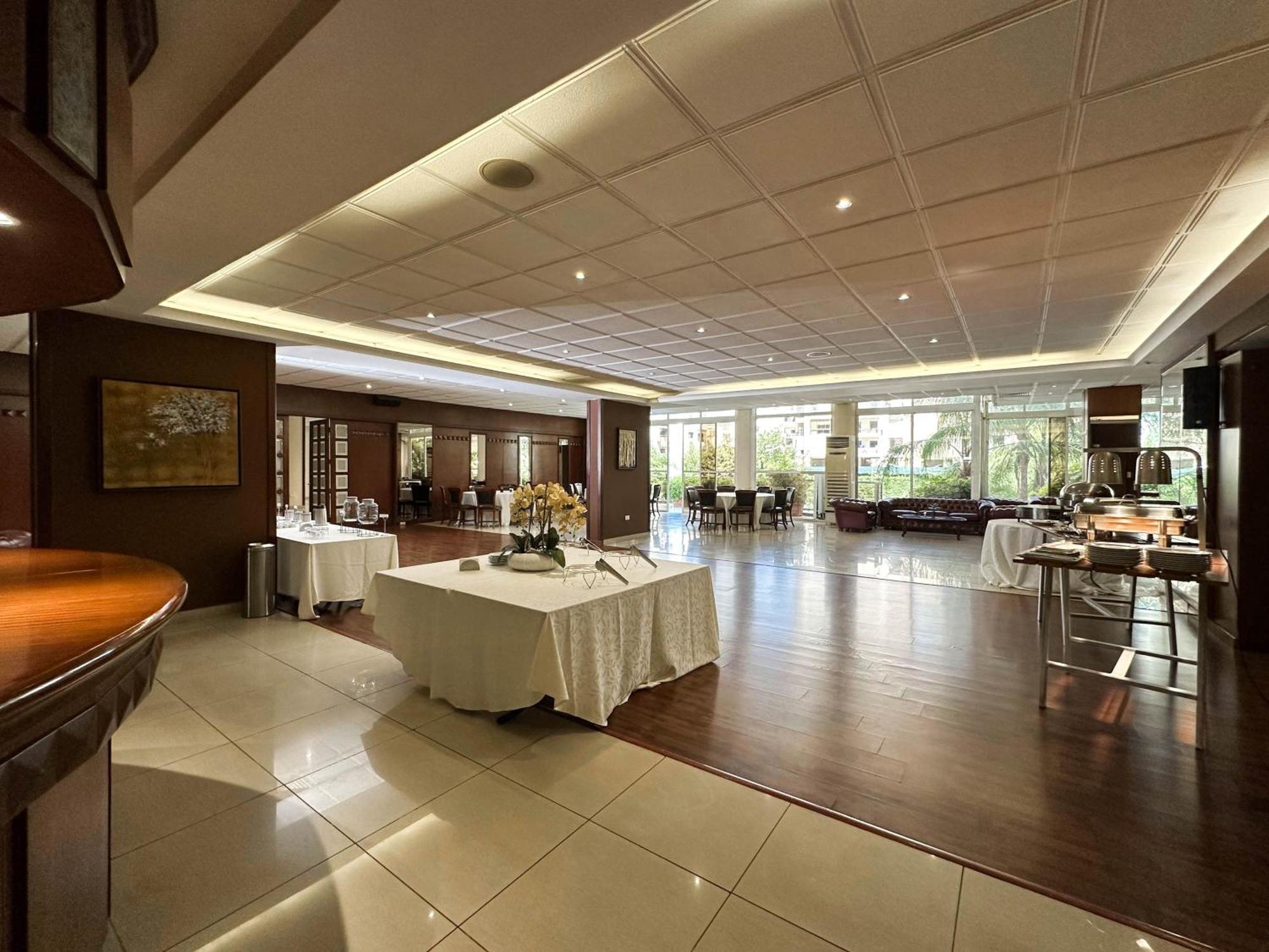 Cosmopolitan Hotel Beirut Bagian luar foto